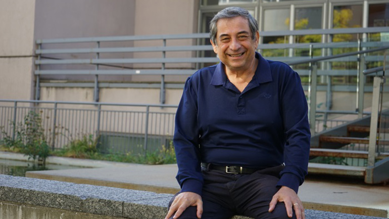 Έλληνας ερευνητής δημιούργησε ένα πρωτοποριακό μετα-υλικό που μπορεί να ενισχύσει το σήμα Wi-Fi